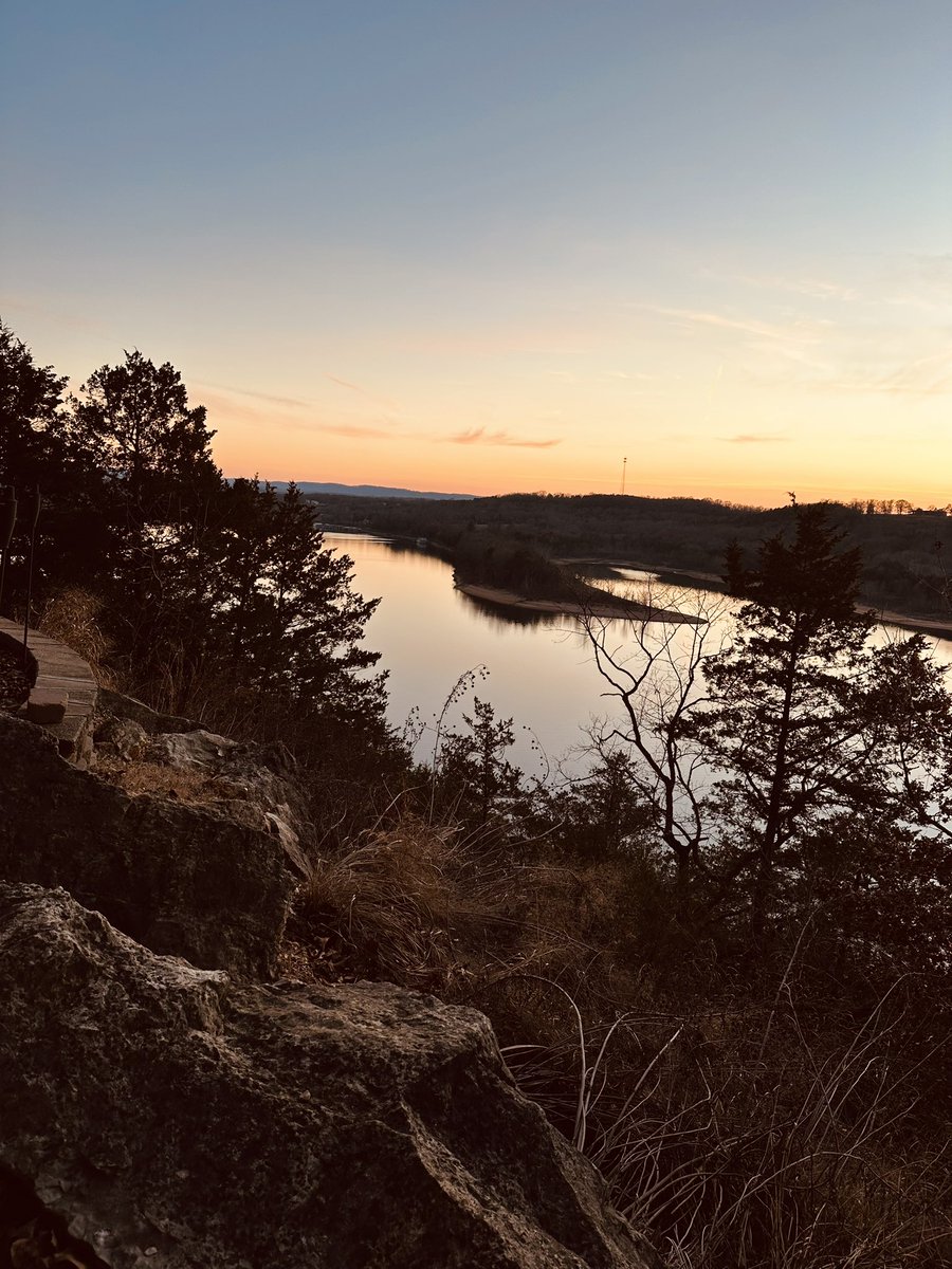 pwatermeier's tweet image. Happy Nee Year - 1st sunset of 2024 at the lake #lakelife #tablerock