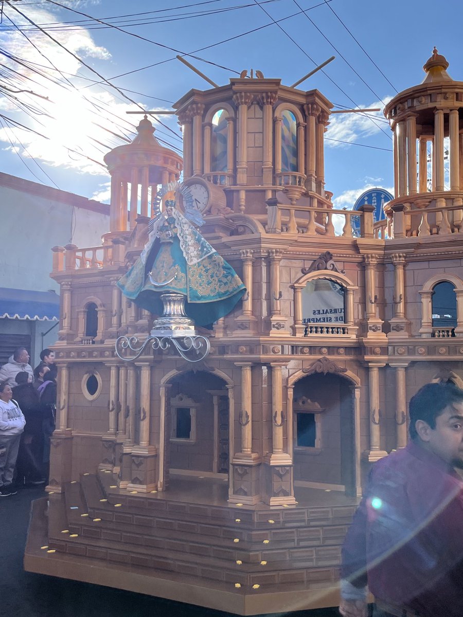 jssttco's tweet photo. Desfile de carros alegóricos en honor a nuestra Santísima Virgen del Buen Suceso; Santiago Tianguistenco, México. 25/Dic/2023 https://t.co/pCDlJER3Gw