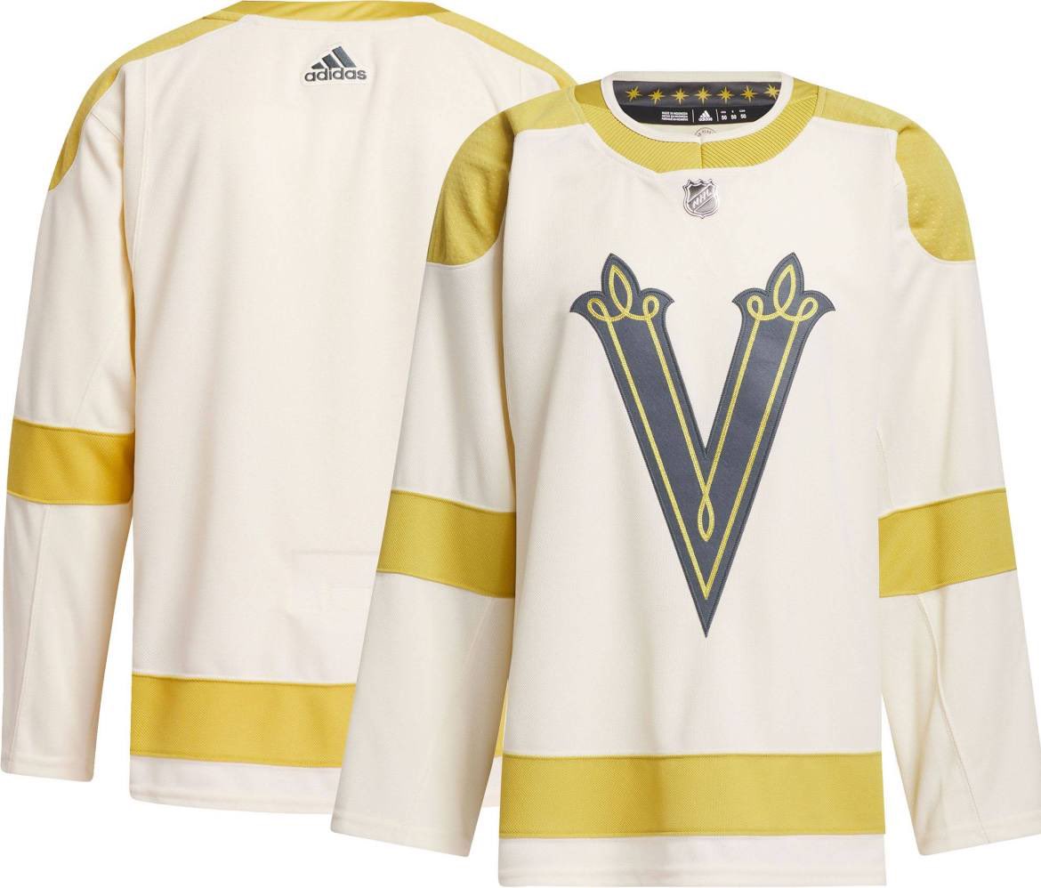 Bad News: nobody correctly guessed the score of the #NHLWinterClassic #SeaKraken

Good News: I’m still 🚨 GIVING AWAY 🚨 a size 52 #VegasBorn winter classic jersey

HOW TO WIN:

1. RETWEET this tweet
2. Tag a friend in the replies 

Winner revealed Sunday, January 7