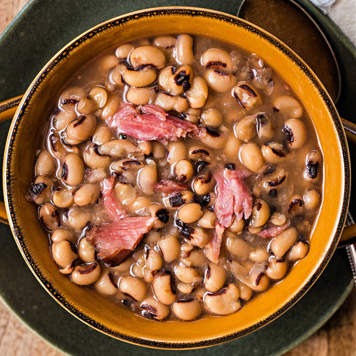 CompulsionGames's tweet photo. Happy New Year! 🎉

Fun fact: According to Southern superstition, eating black eyed peas on New Years Day--typically served alongside delicious collard greens &amp; yummy cornbread--is said to bring good luck, health, &amp; prosperity 🫘🌟 https://t.co/JwOppo5mVd