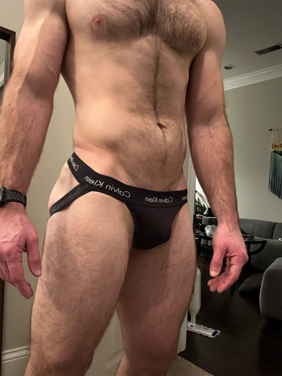 GrantHowellxxx's tweet photo. How about first leg day of 2024 🕺🏻? Happy New Year, all. I’m optimistic 🥂 https://t.co/9j9EC0e8AE