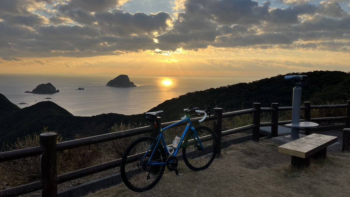 今朝はもの凄く寒かった…。
#大分県 
#サイクリング大分 
#佐伯市 
#さいきりんぐ 
#サイクリング 
#cycling #GiantBicycles 
#白バーテープ白サドル白ボトルケージ大好き協会 
#さいきフォトコレ
#空の公園
#空の展望所
#浦100
#初日の出じゃないよ