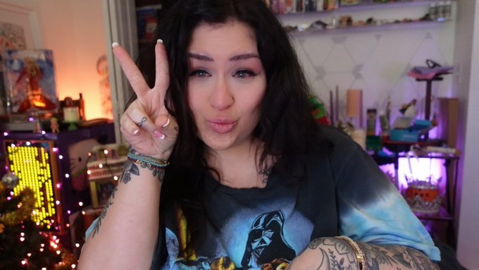first vlog of the year is up and yes, i cry  https://t.co/btJvL5tM8G https://t.co/DEefCq85Bi