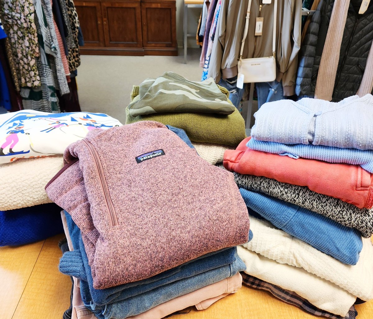#newyearsresolution2024 
There's money in your closet. Recycle the smart way!  #consignment #secondhand #consign #closetcleanout #fantasiaconsignments
