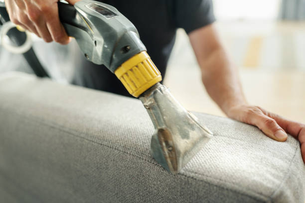 UrgentIsland's tweet image. Understanding the difference between deep cleaning and regular cleaning can help maintain a healthier environment at home. Deep cleaning targets hard-to-reach areas and eliminates deep-seated dirt and bacteria. #DeepCleaningTips #HealthyHome