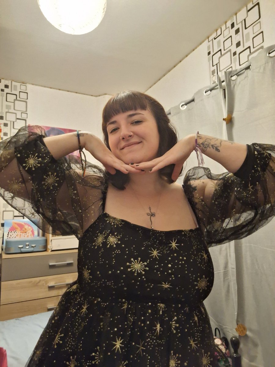 camockingay's tweet photo. Alors pardon hein. Mais ma tenue pour les fêtes était trop pépite 🤌🏻 https://t.co/TxqealSgTq