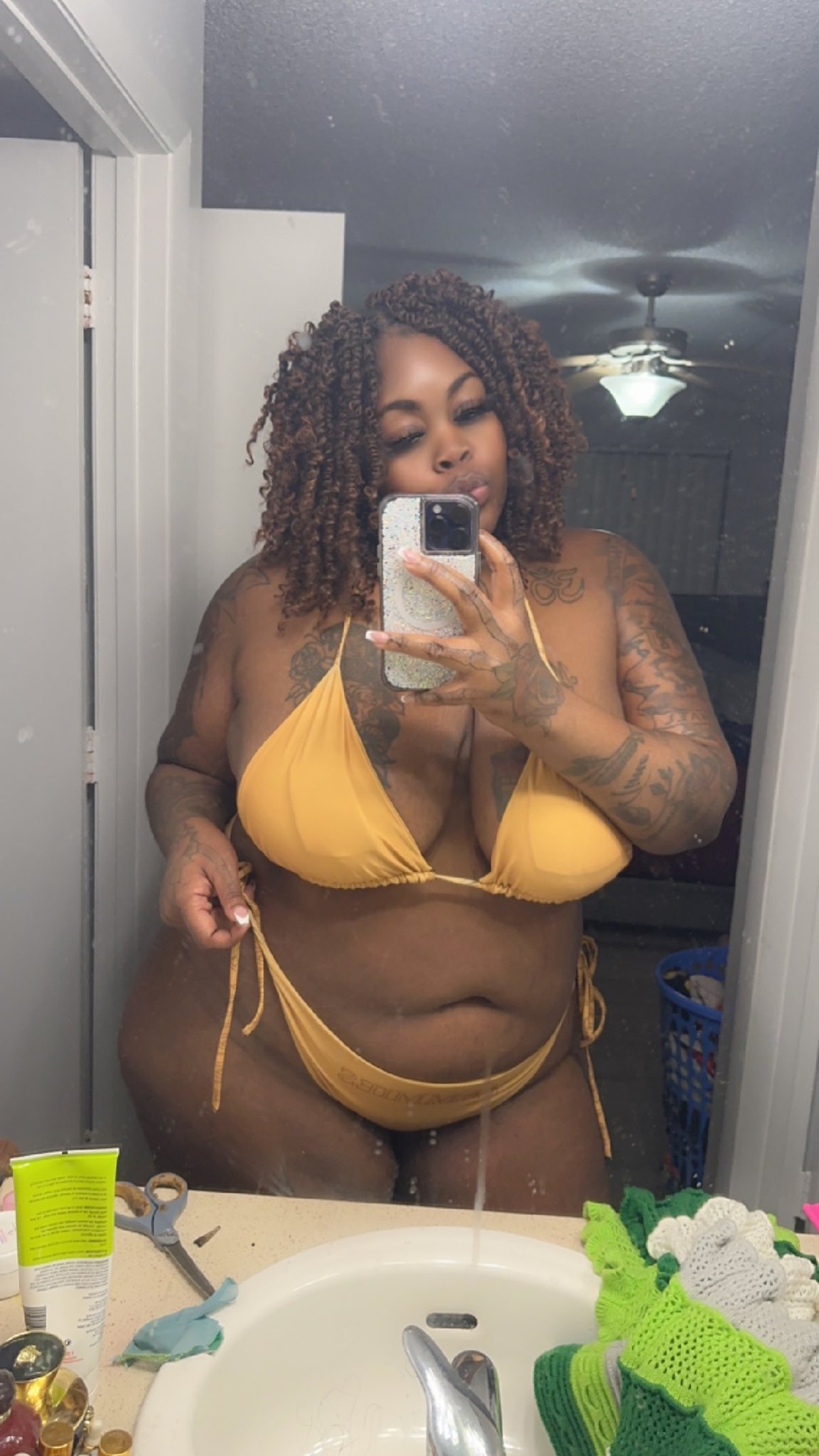 1 pic. I’m a 6’0 horny Bbw and I’m down to fuck 😩👀 https://t.co/Ks6ZBgrYLr