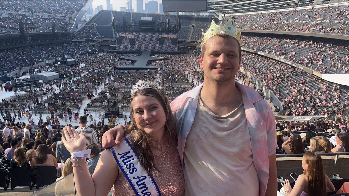 stevenkvachkof's tweet image. magic, madness, heaven, sin ✨