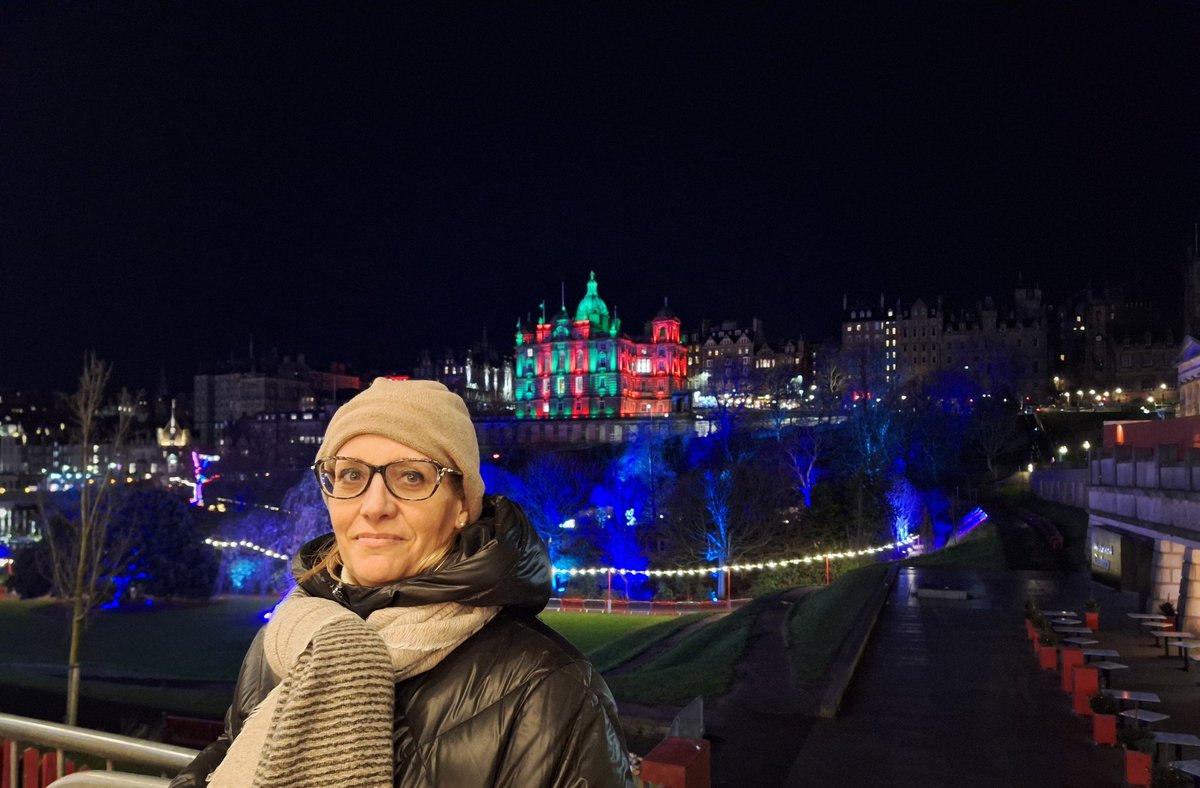 Mjo_hateadora's tweet image. Qué frio hace por aquí, menuda humedad!!!! #Edimburgo