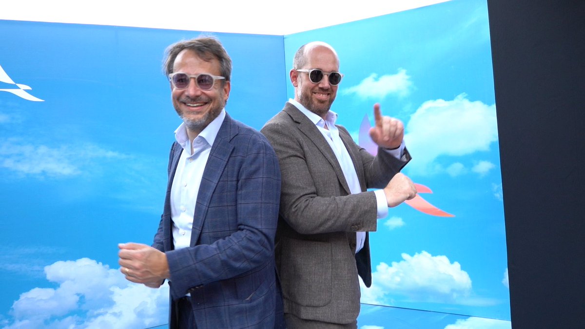 #FelizAño #Feliz2024

Un nuevo año, nuevos retos y la oportunidad de seguir trabajando junto a un equipo increíble, el equipo #avianca. 

Gracias Adrian Neuhauser por tu guía, por tener el norte claro y liderar la transformación de una aerolínea de 104 años. Gracias por el