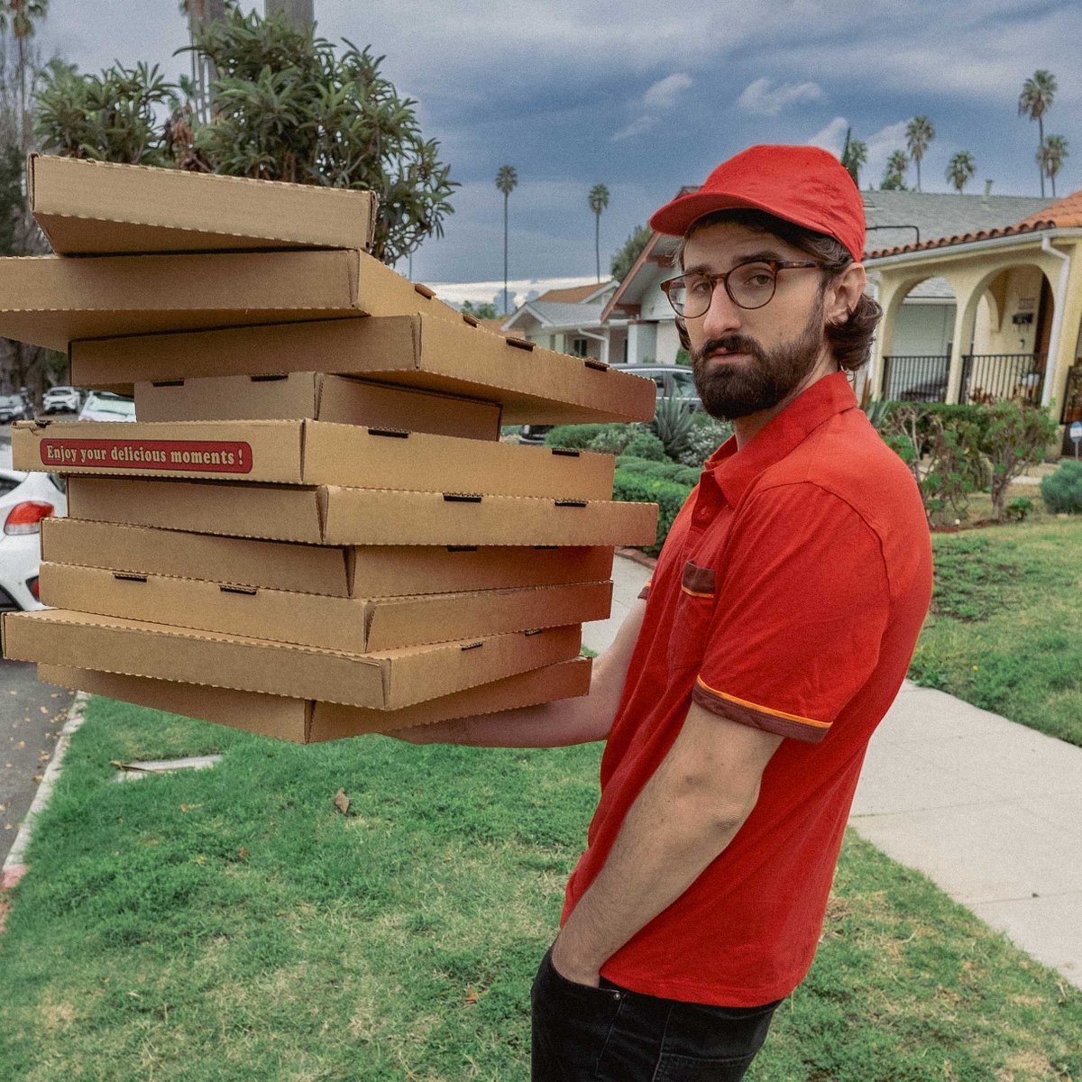 milesbon's tweet photo. New Youtube vid in which I "founded" a bogus tech company for a single day, delivering food entirely for free to take down the fat cats upping the prices on takeout. link below babes https://t.co/bwnKYYhjKR
