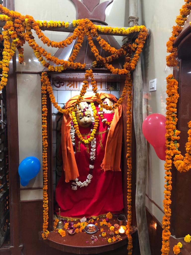 SethSpn's tweet photo. #ठाकुरद्वारा_सेठ_बाराती_लाल
 #मोती_चौक 
#शाहजहांपुर  
सभी देवों की कृपा आप सब  पर पूरे वर्ष बनी रहे यही प्रार्थना हैl
#नववर्ष की #मंगल��ामनाएं
#HappyNewYear2024 https://t.co/fFMOA5Pfph
