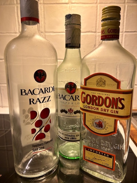 deerels's tweet image. Hällde just ut ca 2,5 liter starksprit. Väck med det ner i slasken.