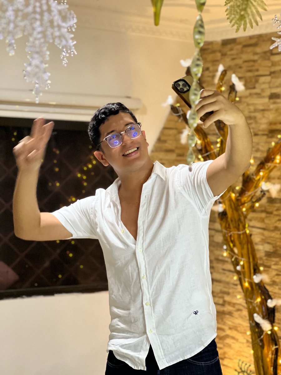RealesGuillen's tweet photo. @22carlosRamirez  @dcasado9  @LeonSL96 HNY.🎊 https://t.co/o9D0wl6tpc