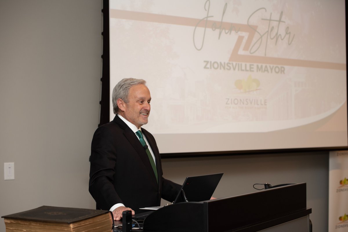ZionsvilleIN's tweet photo. Congratulations to Mayor John Stehr! Today Mayor John Stehr was sworn in as Zionsville's mayor. Boone County Superior Court I Judge Matthew C. Kincaid administered the oath of office. https://t.co/3ngLLXOaOF