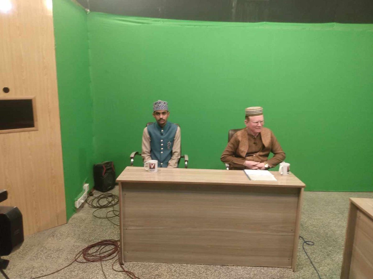 MirzaKashaf2005's tweet photo. "I am with @HafizHamidRaza9 at Venus HD Satellite Channel Pakistan." https://t.co/6fBMGoftLr