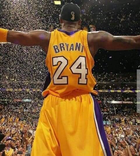 CoachLok's tweet photo. Enter the Year of the Mamba.
My favorite #MambaMemories
represent some of Kobe's finest qualities.
(I've always wanted the last photo with Gigi to be his statue outside Staples. That's how I choose to remember him
#Joy #MentalToughness #PhysicalToughness #Love https://t.co/vez18zUU87