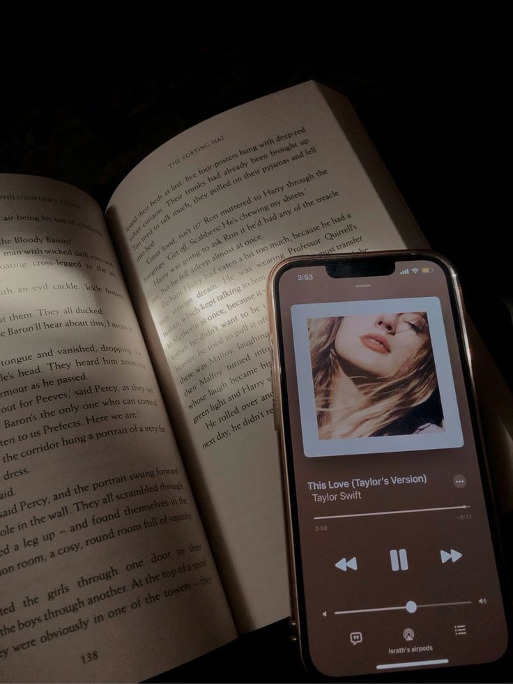 emailstolacy's tweet photo. 「 𝐥𝐢𝐯𝐫𝐨𝐬 𝐥𝐢𝐝𝐨𝐬 𝐞𝐦 𝟐𝟎𝟐𝟒 」
     — a thread 📚

"nós precisamos do toque de quem amamos quase tanto quanto de ar pra respirar."

                               — a cinco passos de você. https://t.co/ypNtAClszp