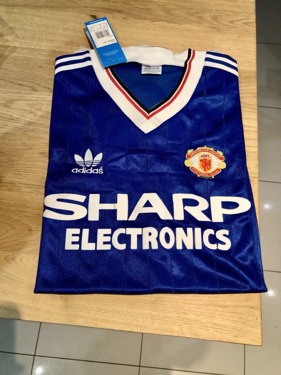 Glazeroutjersey's tweet image. NEW YEAR GIVEAWAY! 

To Win This Beauty Back From 1983 Simply…

1️⃣Follow Us @Glazeroutjersey ✅
2️⃣Retweet This Tweet 🔁

Winner Announced Tomorrow Evening…
Good Luck 🤞🏼