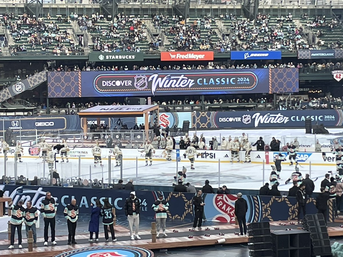 derwood73's tweet image. It is a perfect day for an outdoor hockey game… @GoldenKnights @NHL #WinterClassic #VegasBorn #RunItAgain
