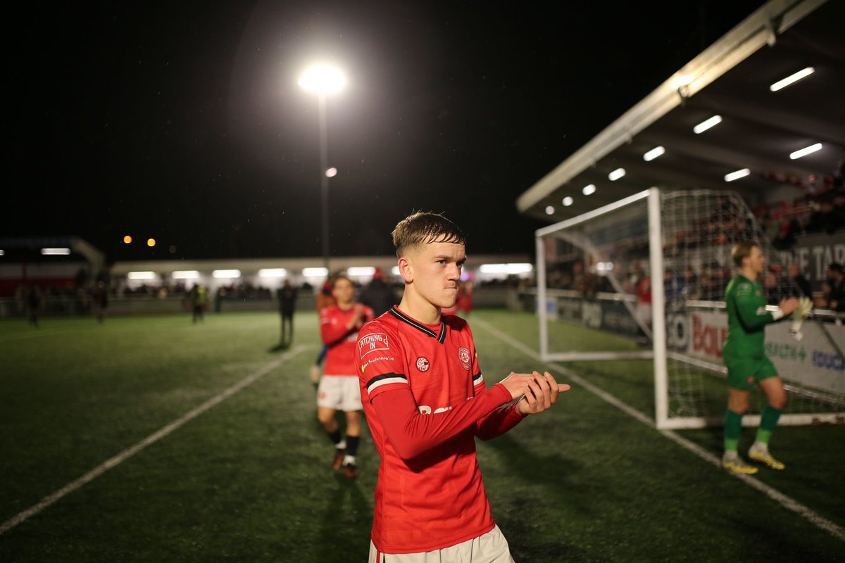 Your support is 𝙄𝙉𝘾𝙍𝙀𝘿𝙄𝘽𝙇𝙀! 🔝 Thanks to all 2,588 of you who cheered us on to a New Years Day victory over @DulwichHamletFC. 👏 🔴⚪️⚫️ #UpTheChats