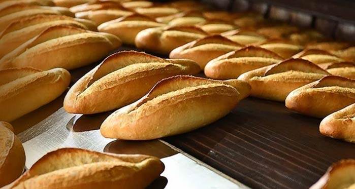 BALIKESİR'DE 200 GRAM EKMEK 8 TL

Balıkesir'de yeni yıl öncesi 7,50 kuruştan satılan 210 gramlık ekmeğin gramajı 200'e indirilirken, fiyatı da 8 lira olarak belirlendi.