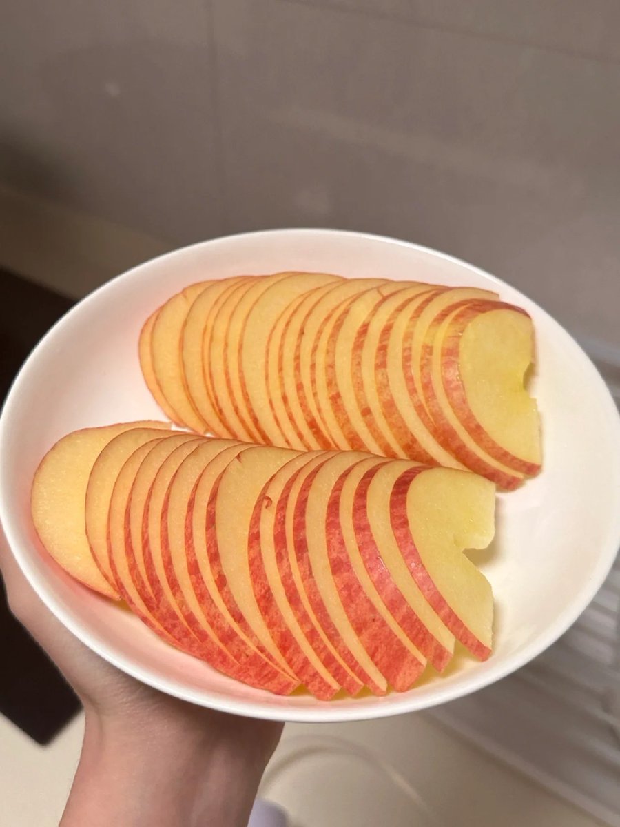 gopal_1_2_3's tweet photo. Sweetness in every bite 🤤🍎 https://t.co/P6pcYLeIxK