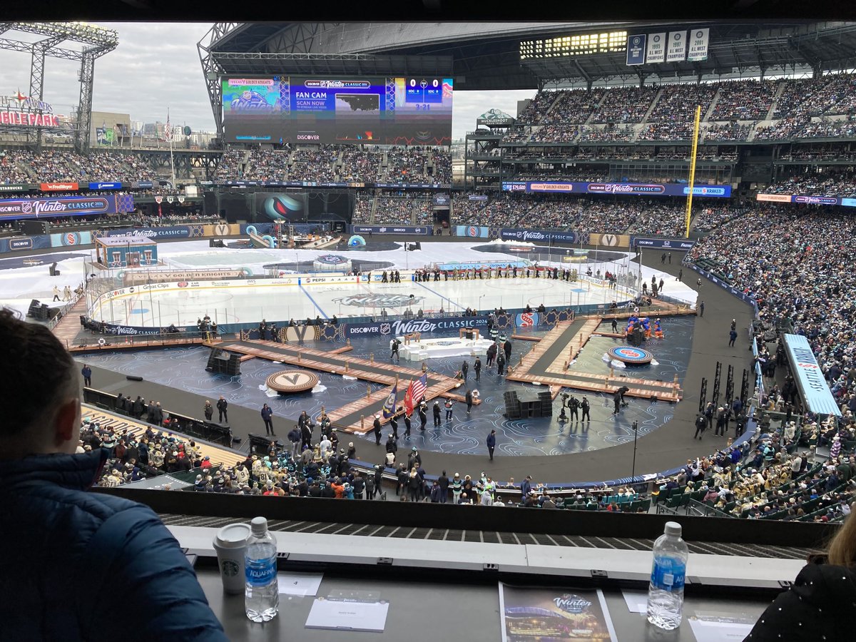 GeoffBakerNHL's tweet photo. Generic pressbox shot at the NHL Winter Classic. Would stand up to walk over and avoid the foreground but it’s too long a walk. #SEAKraken #NHlL https://t.co/00L17GHpTS