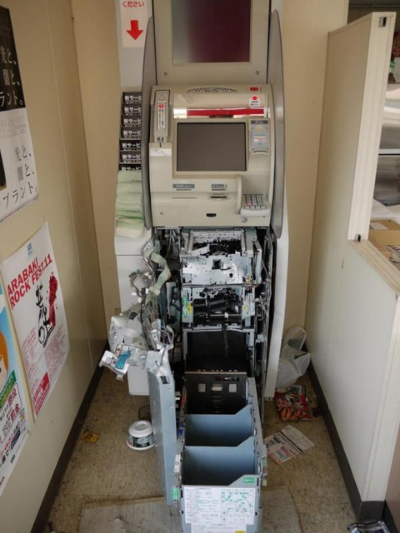 【悲報】大地震が起きると真っ先に被災地へ向かうのは泥棒

災害時には必ず現れる、火事場泥棒。
東日本大震災では、ATMからの現金窃盗事件は56件、被害総額は6億8400万円に上った。

被災者の皆さん「偽ボランティア」による窃盗行為に気をつけてください。

#地震 #火事場泥棒 #偽ボランティア