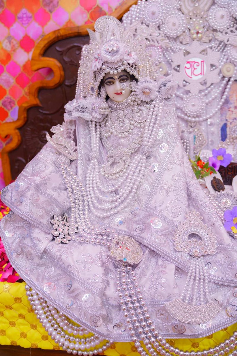 KrishnaGlory's tweet photo. Can you reply Radhe Radhe ? 💗 https://t.co/PJ2dNmcRjq
