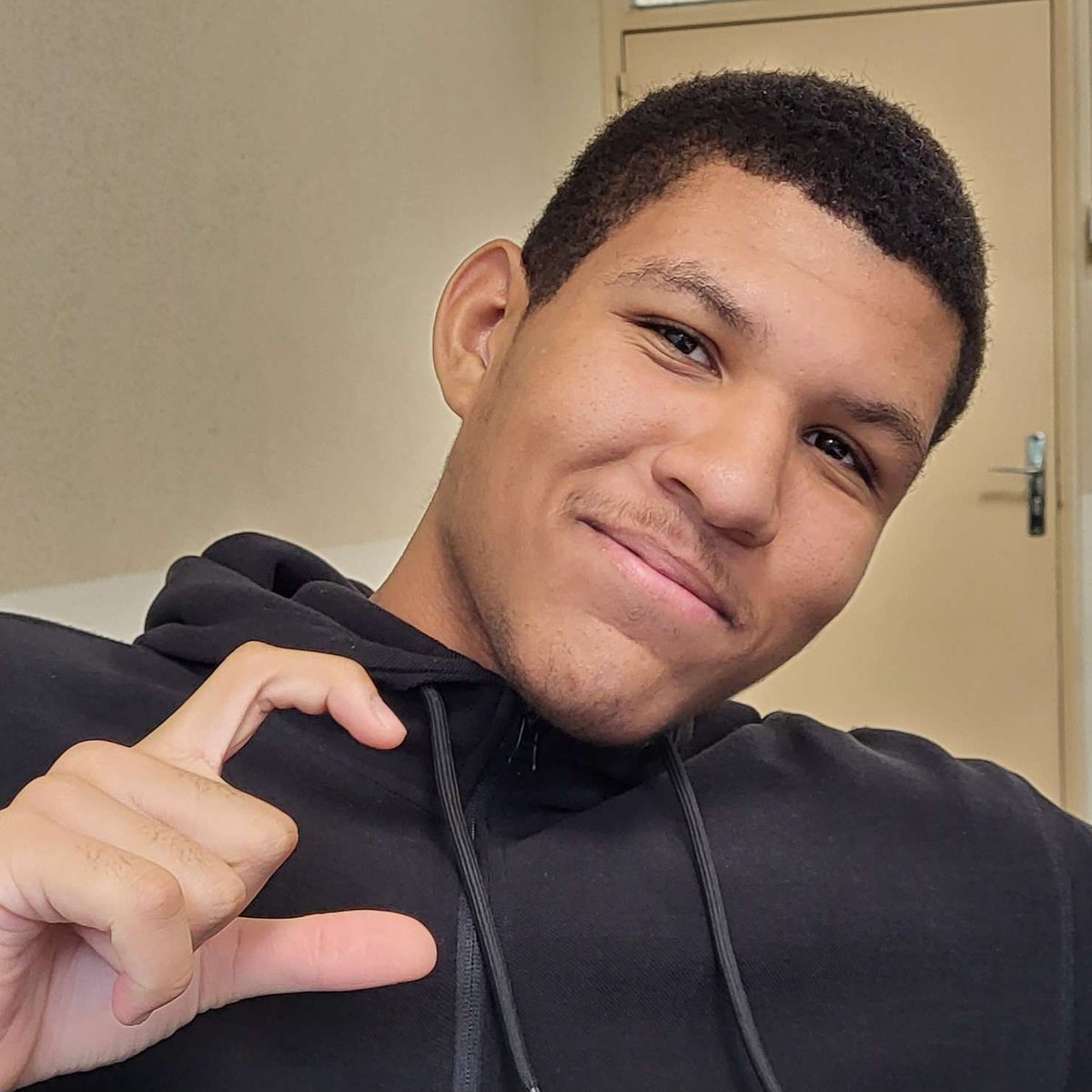 January 2023/ January 2024

Happy new year ! Im using this moment to share a message of motivation with the 35 kilos i've lost !

Never give up :)