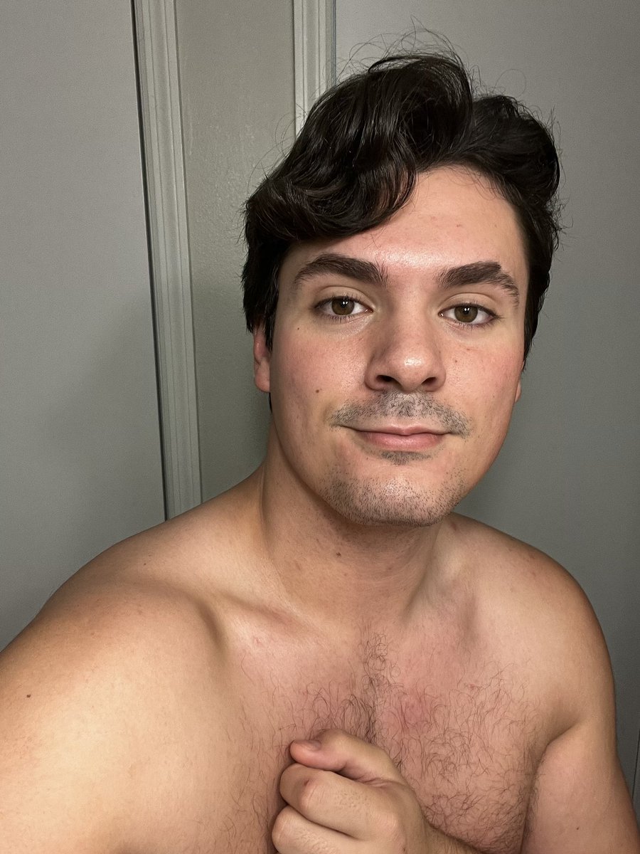 mylekunson's tweet photo. Happy new year babes https://t.co/q6KH0yBNEB