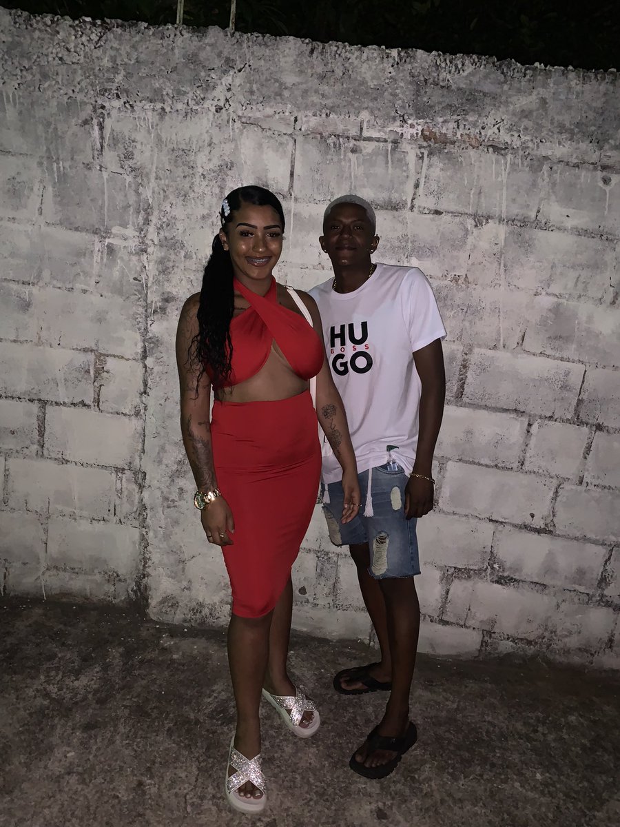 visonabrunna's tweet photo. Sei que nunca seremos iguais Bonnie &amp; Clyde , mas se você vacilar seremos iguais Flor de Lis e o pastor Anderson eu presa e você morto 👩‍❤️‍👨 
usou branco no ano novo atoa , comigo nunca vai ter paz , amo você ❤️‍🔥 @Til_Borges https://t.co/5TQkGslMzY