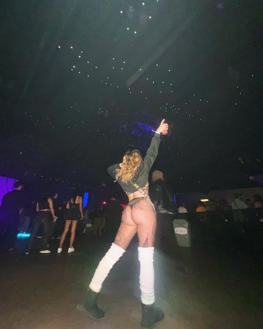 Danced for 6 hours straight with my favorite people to bring in the New Year ?? https://t.co/JVNuoeA