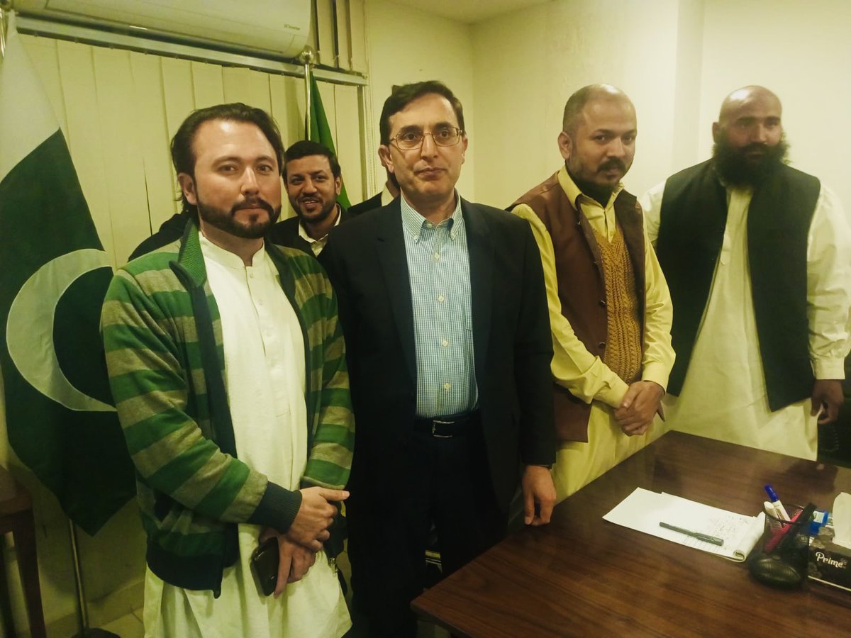 ZafarBaltiPk's tweet photo. پاکستان تحریک انصاف کے چیئرمین بیرسٹر گوہر علی خان کے ساتھ تفصیلی  ملاقات ۔ انے والے انتخابات کے حوالے سے گفتگو ۔اسلام اباد پنڈی میں مقیم گلگت بلتستان کے نوجوانوں کے وفد کی چیئرمین صاحب سے خصوصی ملاقات کرائی جائے گی ۔
@BarristerGohar https://t.co/cWtxGVtS2L
