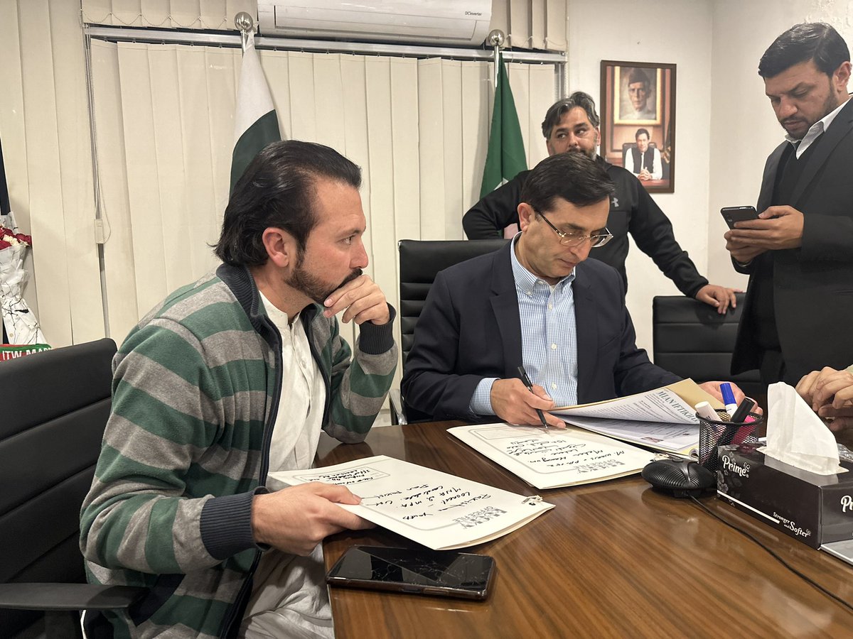 ZafarBaltiPk's tweet photo. پاکستان تحریک انصاف کے چیئرمین بیرسٹر گوہر علی خان کے ساتھ تفصیلی  ملاقات ۔ انے والے انتخابات کے حوالے سے گفتگو ۔اسلام اباد پنڈی میں مقیم گلگت بلتستان کے نوجوانوں کے وفد کی چیئرمین صاحب سے خصوصی ملاقات کرائی جائے گی ۔
@BarristerGohar https://t.co/cWtxGVtS2L