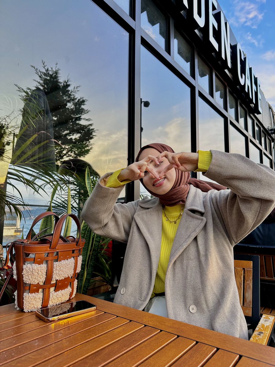 Yılın ilk günü. Ben sözümü tuttum. 2024’e girerken çok daha mutluydum. Aynı yerdeyim ama aynı masa doluydu🥲Afterı şöyle bırakıyorum. Sıra 2025’te🧐