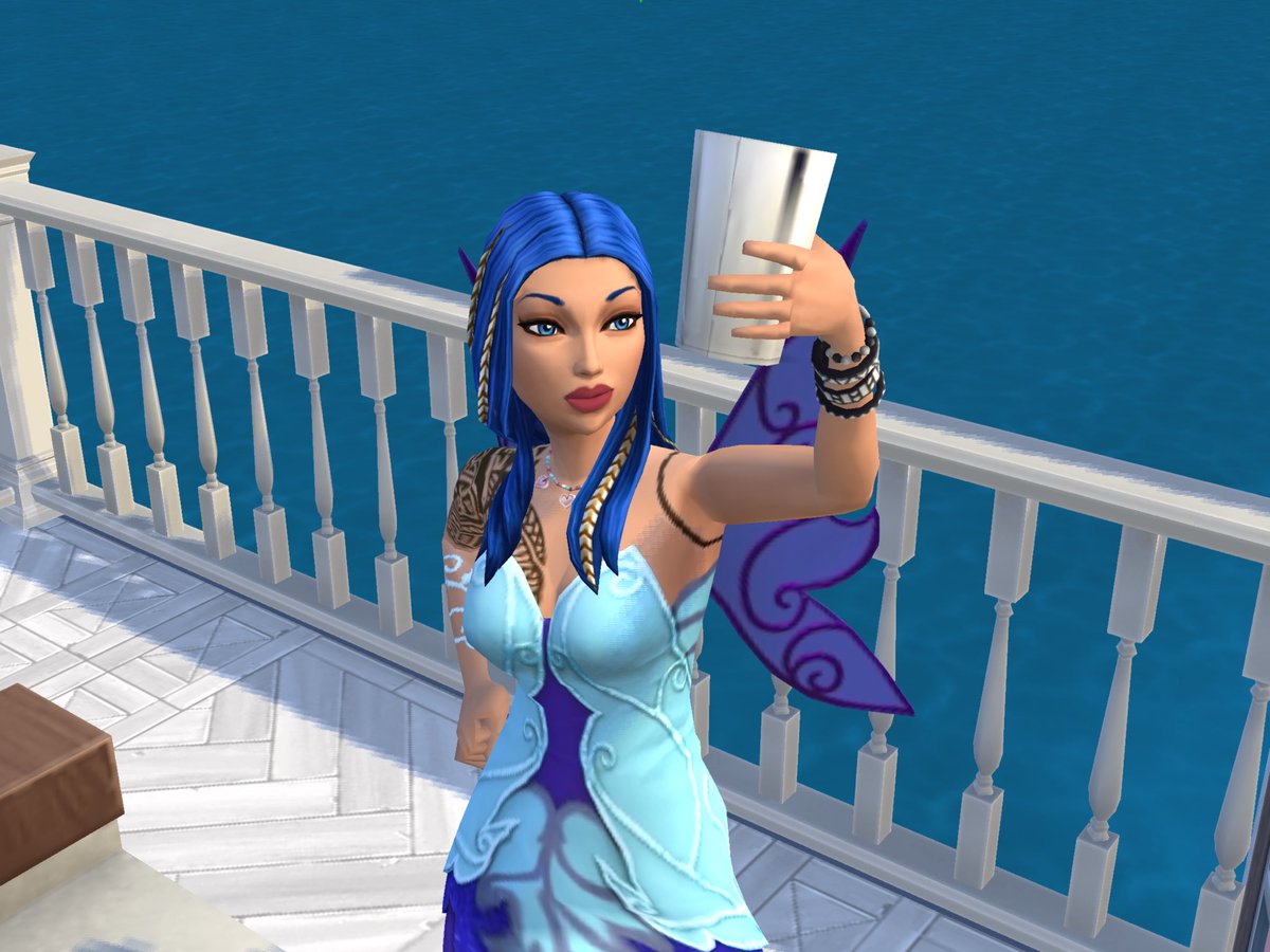 MrsM_Sims's tweet image. Happy New Year everyone. Mischief, Daisy and Florence are taking it easy after last night’s celebrations, while Lexie mixes them all a ‘hair of the dog’! 🍹🤣