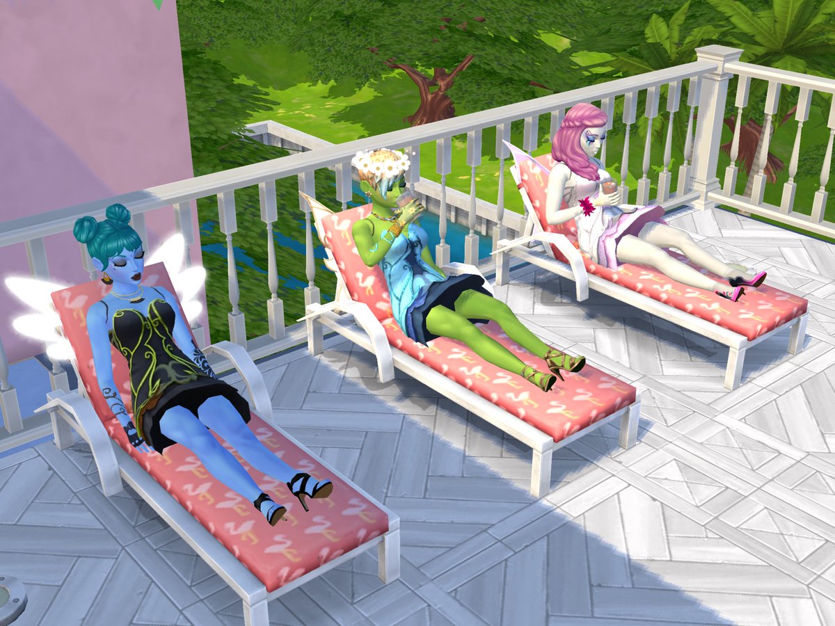 MrsM_Sims's tweet image. Happy New Year everyone. Mischief, Daisy and Florence are taking it easy after last night’s celebrations, while Lexie mixes them all a ‘hair of the dog’! 🍹🤣