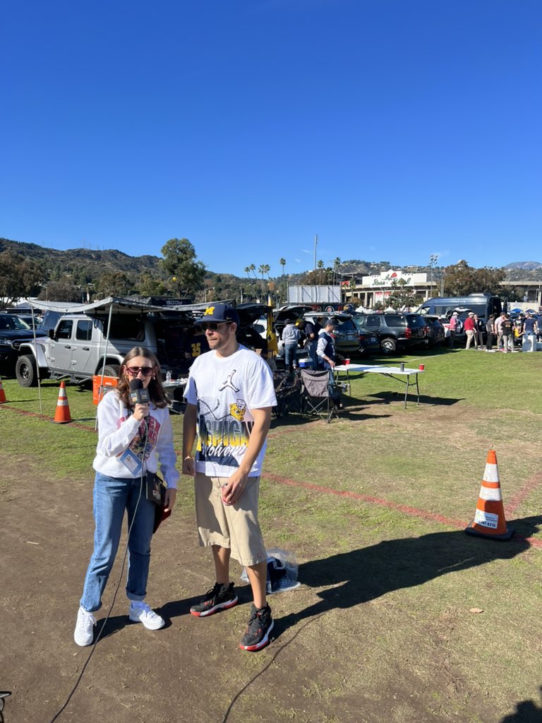 mikegolicjr's tweet image. an artist at work @lucy_rohden