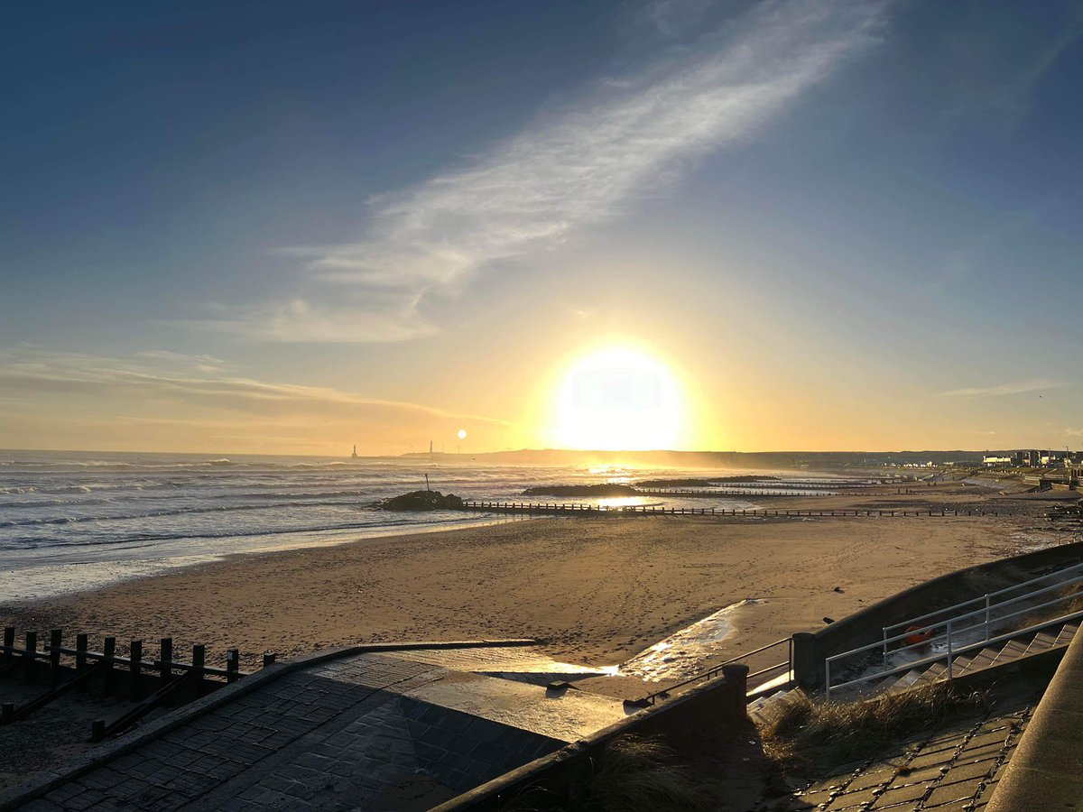 Happy 2024 - lovely sunrise at Parkrun no. 90 this morning!