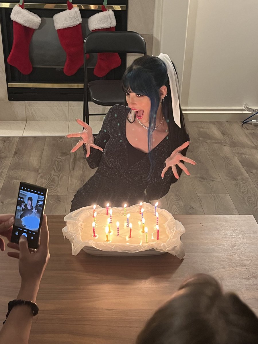 Choose your birthday girl, happy or yandere https://t.co/8ax4ORjxFr