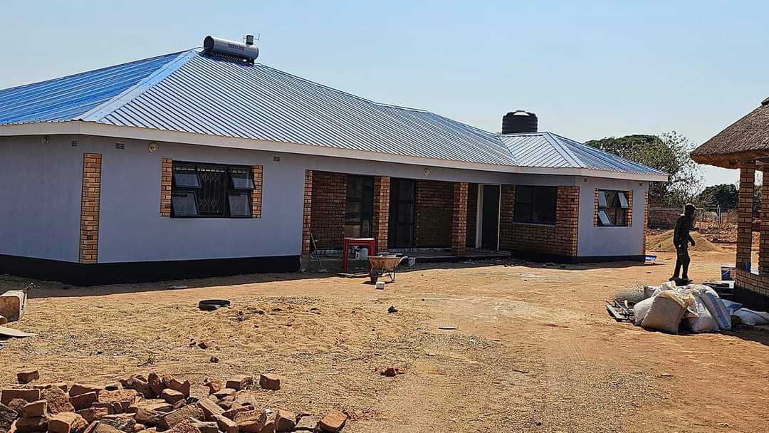 Thickslender's tweet photo. I'm not yet out of Zim but a farm rine ma  projects like nguruve and mombe is part of my retirement plan. Ku diaspora ndichanoshanda chete and come back ndaita invest mudzimba. Lol ini zvemusha nekurima ndozvida❤️ https://t.co/5etlYMB1Cz