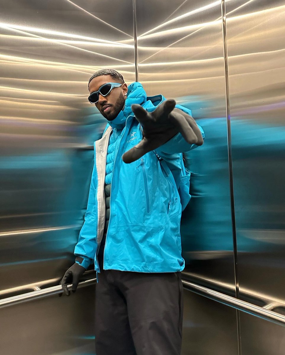 NEVER AGAIN tweet media