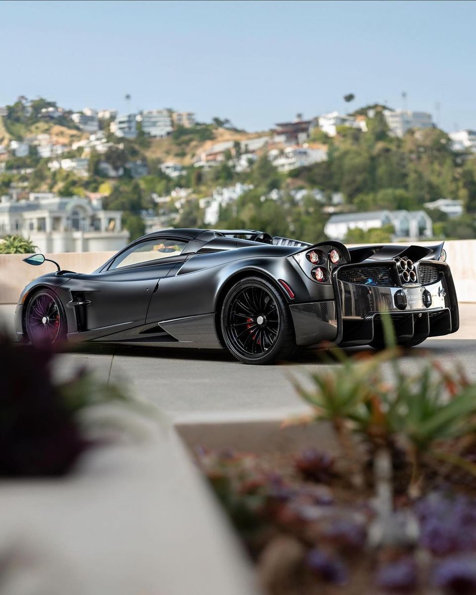 CarManToday's tweet image. Pagani Huayra Roadster
#RDB #RDBLA #PAGANI 🖤