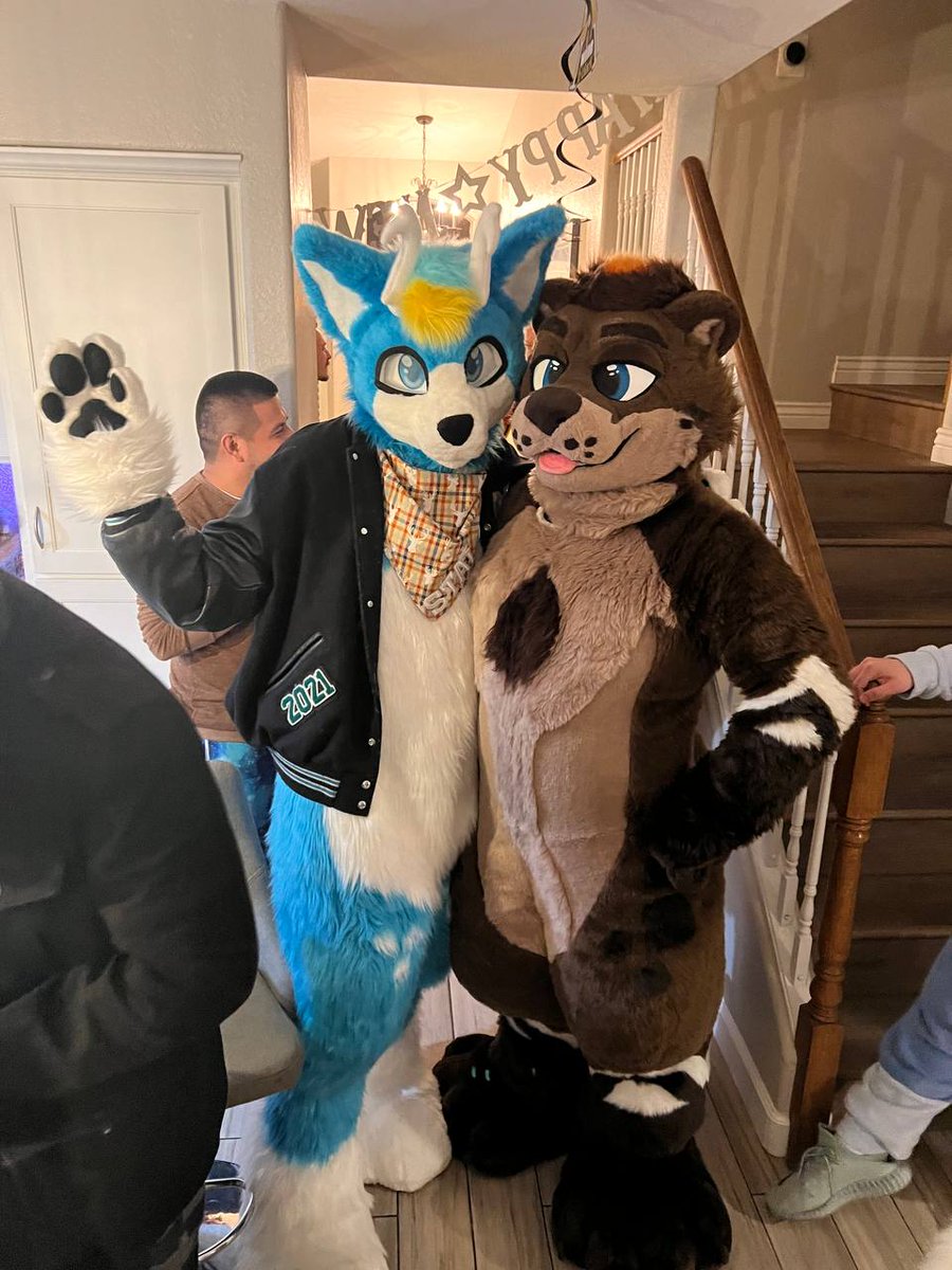 This isn't my otter? But isn't Richie's suit so cute!!!! <a href="/RichieRudders/">Richie (:ᘌꇤ⁐ꃳ~ Rudders</a> 
My otter was a great camera man even if his vision was more blurry then any picture he took. 
📸 <a href="/MulliganOtter/">Mulligan Otter</a>