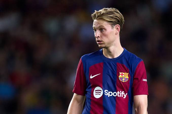 🚨🚨🎙️| Reporter: Your 5th season at Barcelona, your club, your city. But #mufc is still there, always interested. A new league could bring you new impulses, right? Frenkie De Jong: 'Possibly. But I am very satisfied at Barcelona. It's always difficult to say. For now I feel…