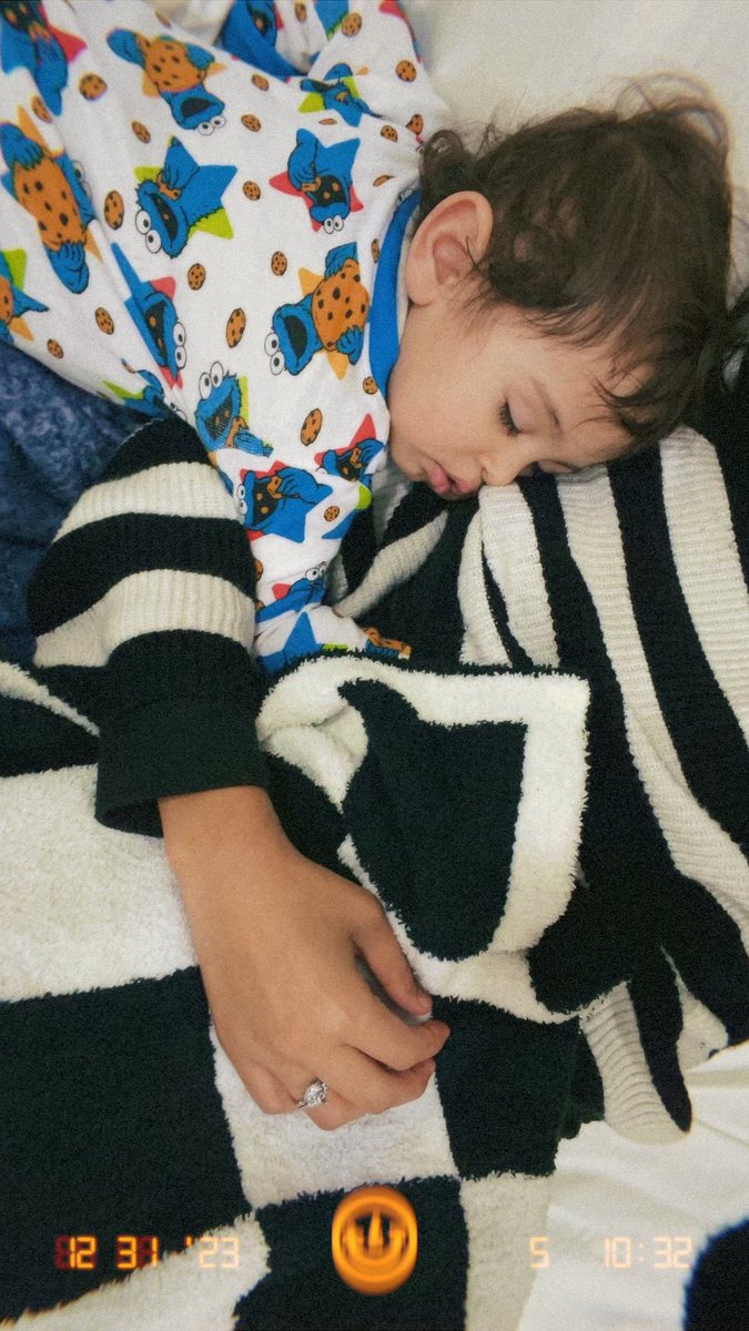 wordsofashley's tweet image. We slept through midnight ✌🏼🖤