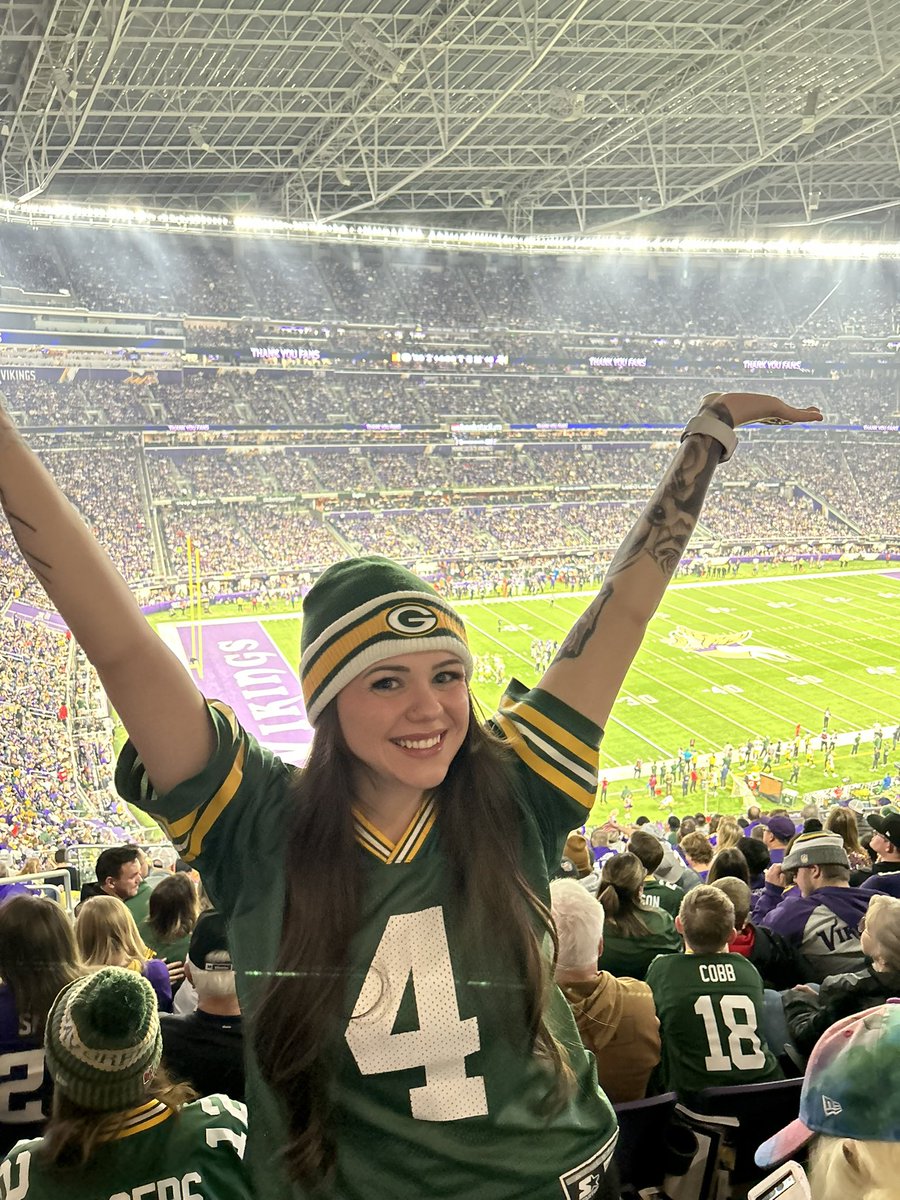 caitsperry's tweet photo. @packers @UScellular US BANK STADIUM BABY https://t.co/aQ5GTIyzgE