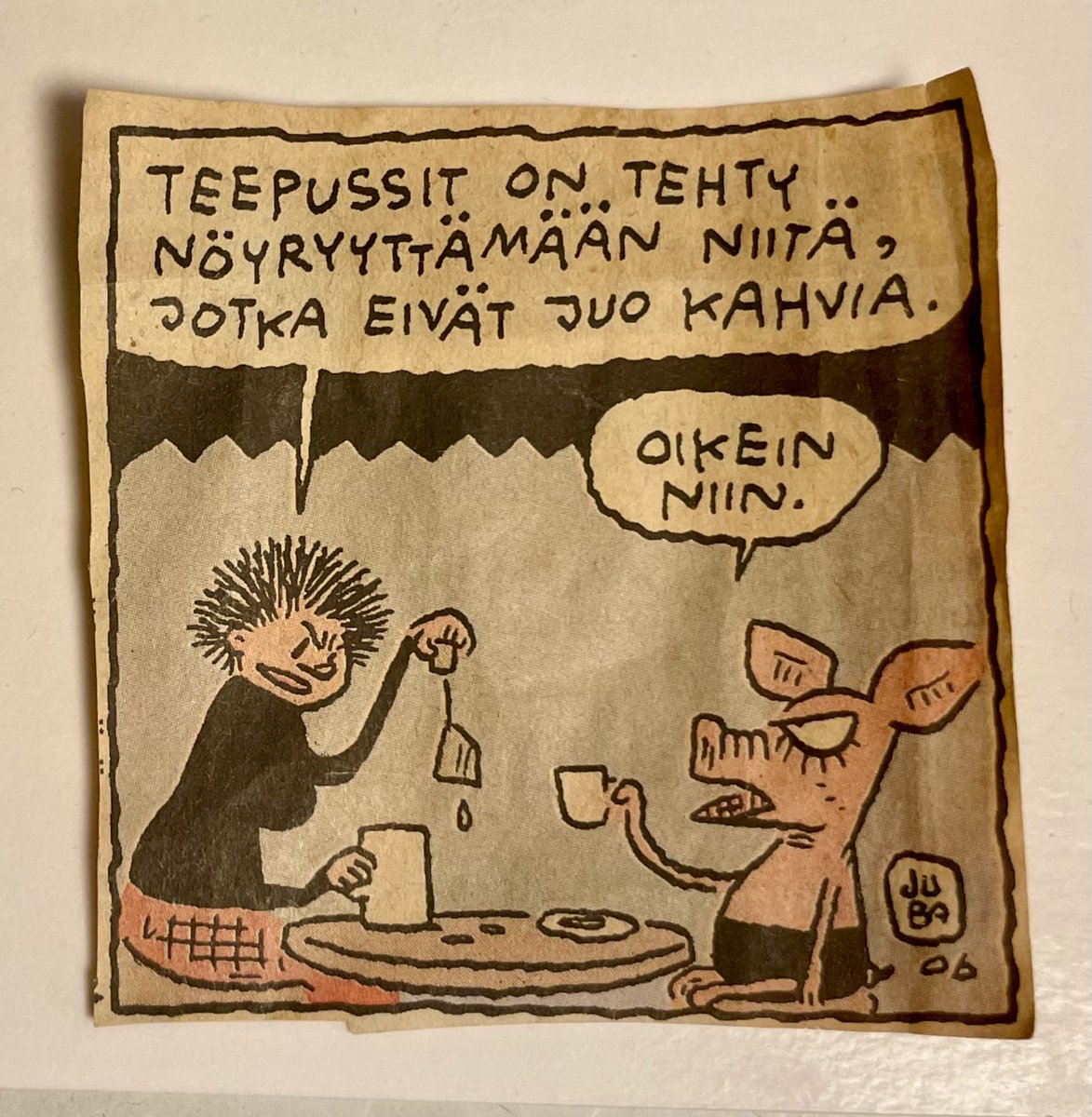 SeppoParviainen's tweet photo. @Tommi_Kinnunen Tämä Juban oivallus kiteyttää asian oivallisesti, molemmin puolin. Tämä on ollut minulla jääkaapin kyljessä ainakin 15 vuotta, jotta muistan pysyä nöyränä aina kun saan haaleaa vettä likaisesta termarista ja teepussin. https://t.co/ENJSSqKy93